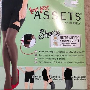 Shaper with 3 detached stockings